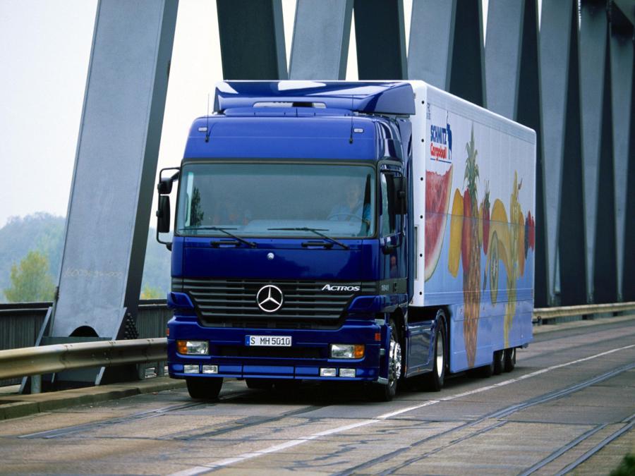  Mercedes-Benz Actros 1848 1997 года  (фото 3 из 8)